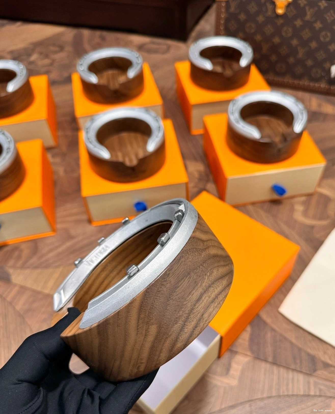 LV CUSTOM ASHTRAY HORSESHOE 0731